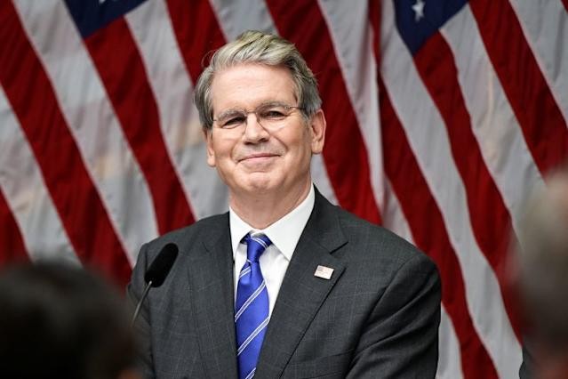 Bessent pide una reacción "entusiasta" de los mercados al triunfo electoral de Milei | Internacionales