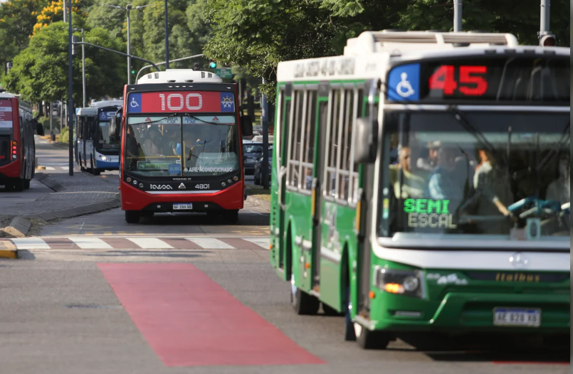 Aumento extraordinario: el boleto de colectivos bonaerenses subiría un 14,4% en diciembre | Economía