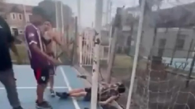 Mariano Acosta: dos detenidos por la brutal golpiza a un joven en una canchita | Actualidad