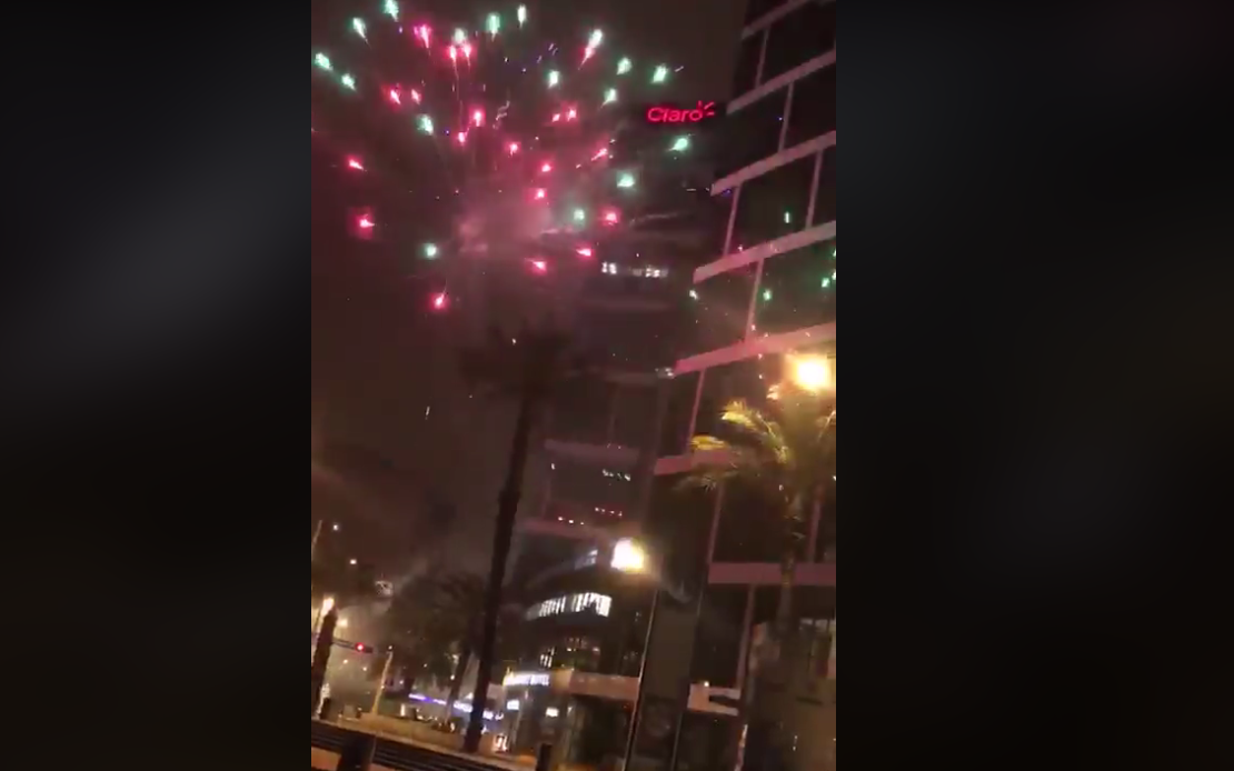Hinchas de Perú tiraron fuegos artificiales frente al hotel de los jugadores de Nueva Zelanda | Deportes