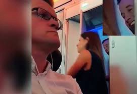 Video: sorprenden a una pareja teniendo sexo en el baño de un avión | Curiosidades