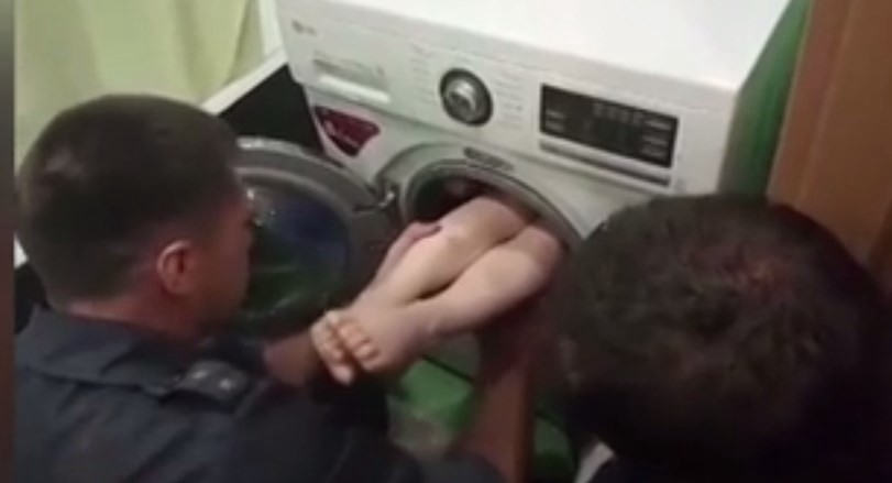 Video: así rescataron a un nene que quedó atrapado en un lavarropas | Curiosidades