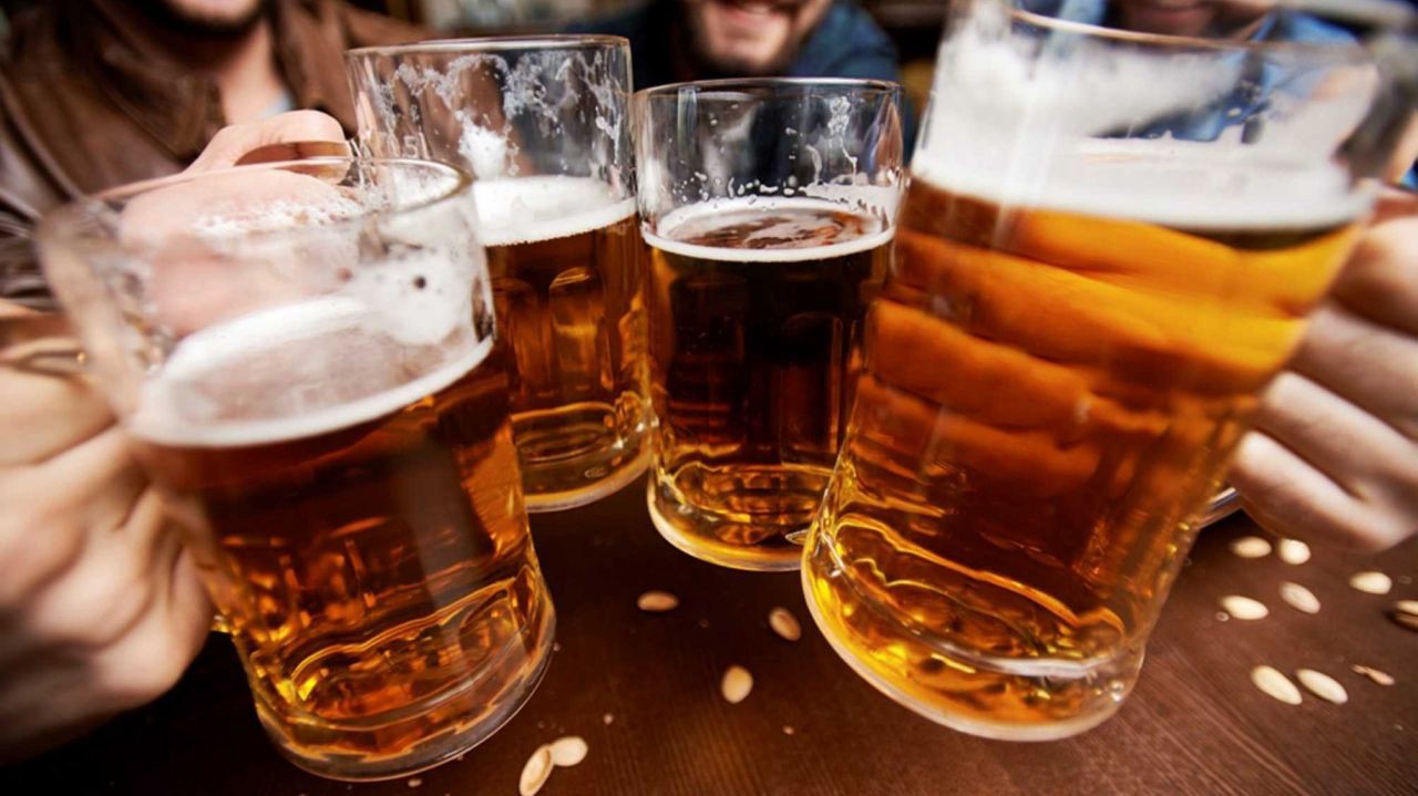 El secreto mejor guardado: cómo tomar cerveza toda la noche sin emborracharse | Curiosidades