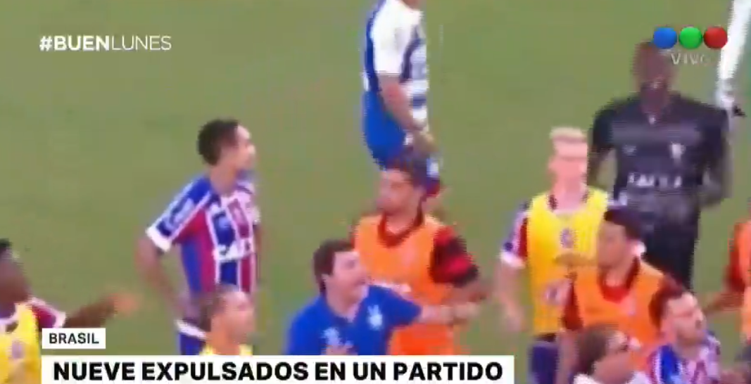 Pelea entre jugadores en el "clásico de la paz" de Brasil: nueve expulsados | Deportes
