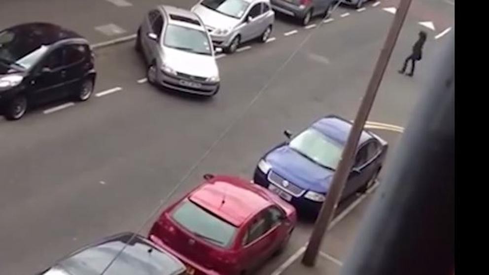 Video viral: logró estacionar después de 20 minutos y se llevó una ovación | Curiosidades