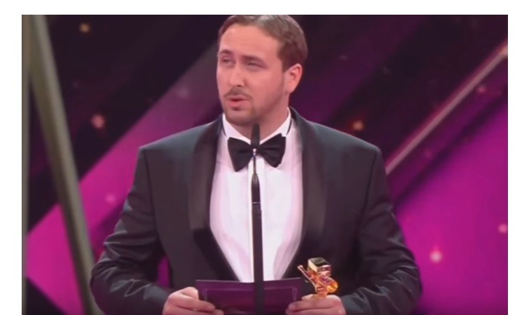 Con una agencia falsa de relaciones públicas, lograron que un imitador de Ryan Goslin recibiera un premio por La La Land | Espectáculos