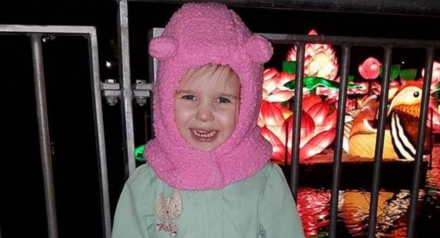 La extraña enfermedad que sufre una nena: se congela en minutos pese a que haga calor | Curiosidades