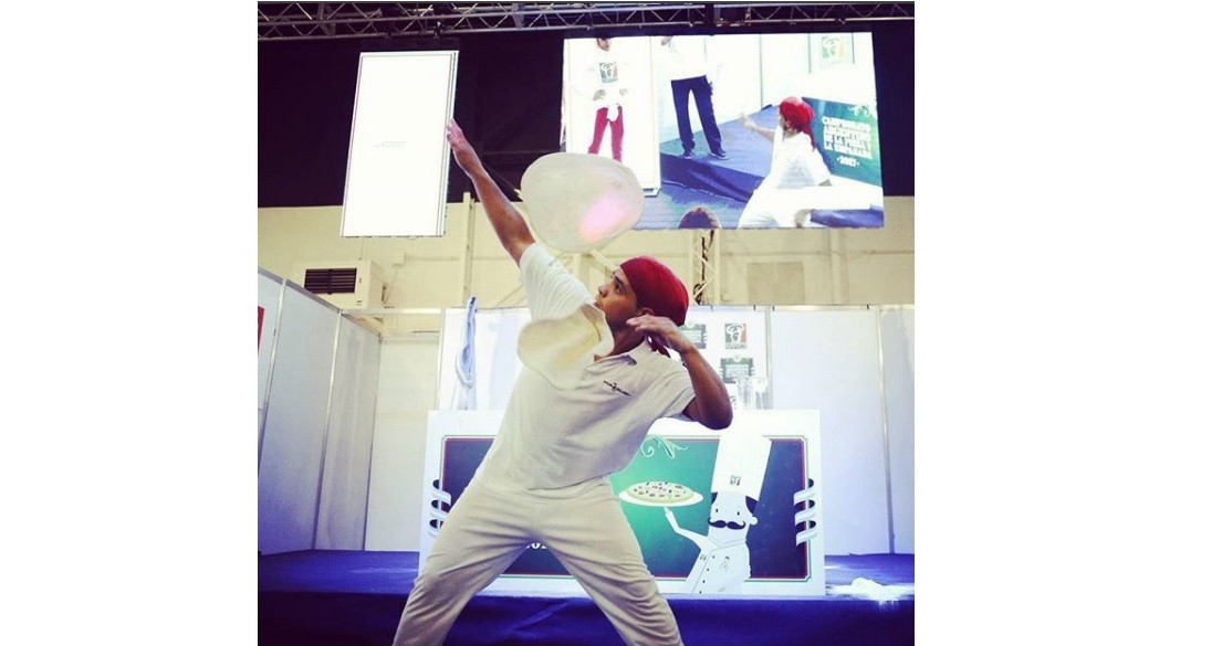 Un argentino ganó el título de mejor acróbata de pizzas del mundo | Curiosidades