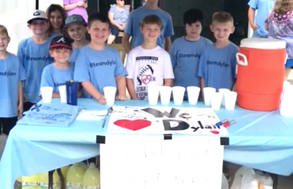 La historia del nene que vendió limonada y juntó 6.000 dólares para ayudar a su hermanito | Curiosidades