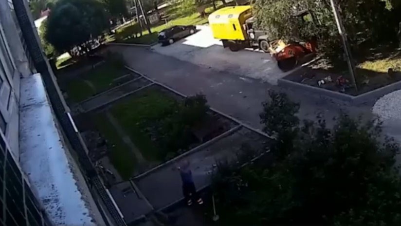 Milagro en Rusia: dos hombres salvaron a un bebé que cayó desde un cuarto piso | Curiosidades