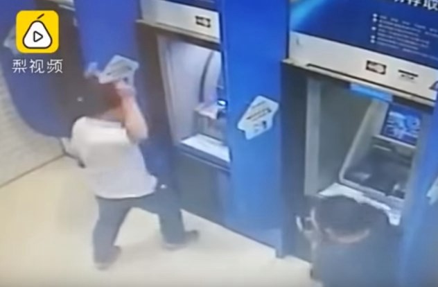 Un día de furia: el chino que atacó los cajeros automáticos por venganza a un banco | Curiosidades