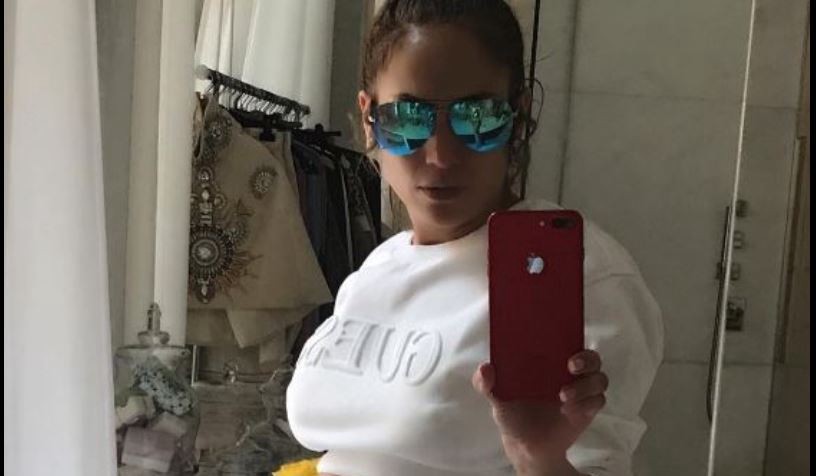 ¿Se pasó con el Photoshop? Mirá la selfie de Jennifer Lopez que la dejó en evidencia | Espectáculos