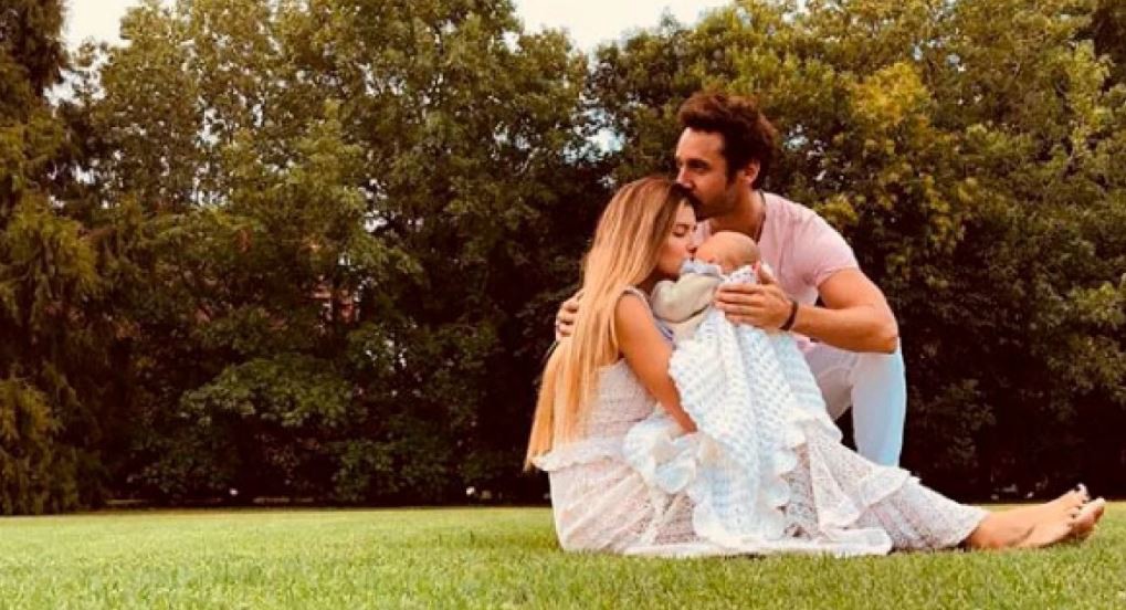 La tierna imagén de Vicuña durmiendo con su hija Magnolia | Espectáculos