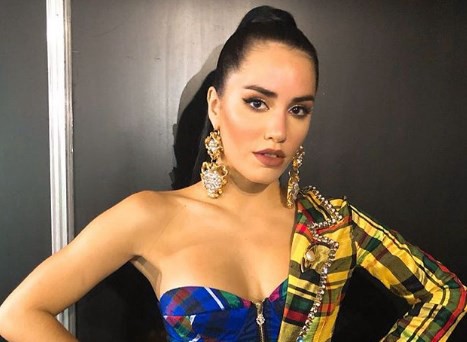 Lali Espósito, al natural: fotos sin maquillaje y con súper escote | Espectáculos