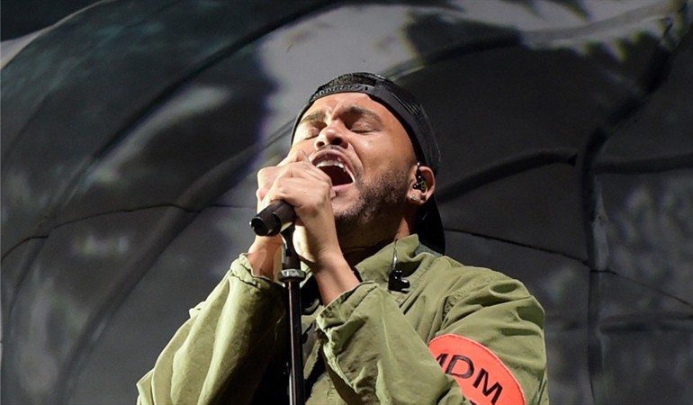 The Weekend lloró en medio de una presentación al cantar el tema que estaría dedicado a Selena Gomez | Espectáculos