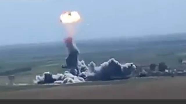 Un coche bomba pisó una mina antipersonal y estalló en el aire | Internacionales