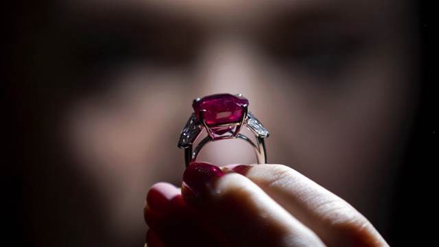Subastaron el rubí más caro del mundo | Internacionales