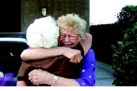 La violaron y tuvo que dar a su hija en adopción, 77 años después vuelve a reunirse con ella | Internacionales