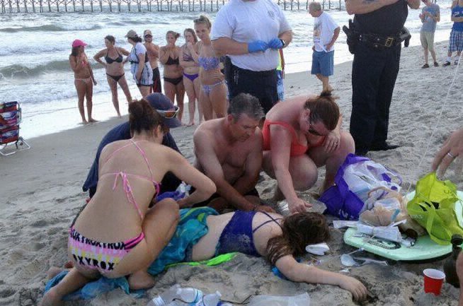 Amputaron brazos a dos adolescentes por el ataque de tiburones en una playa | Internacionales