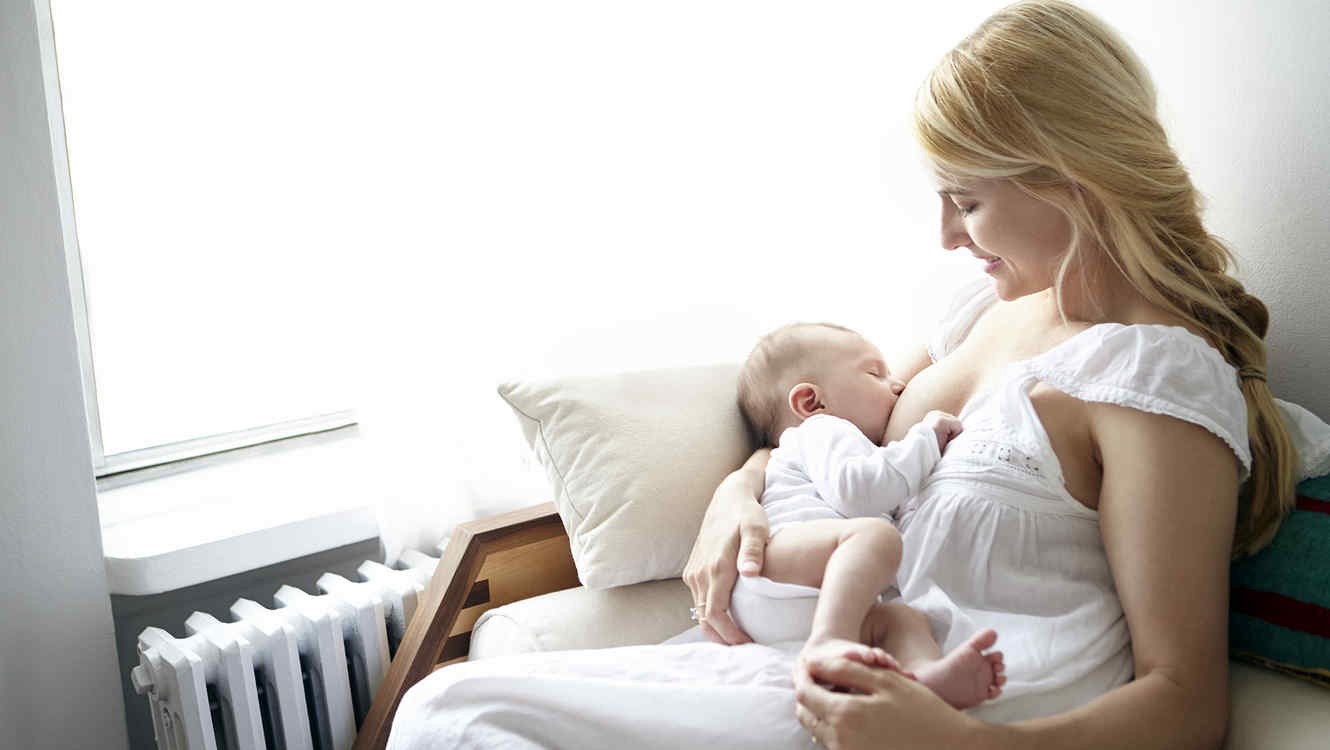 La Justicia prohíbe a una mujer que amamante porque tiene un tatuaje | Internacionales