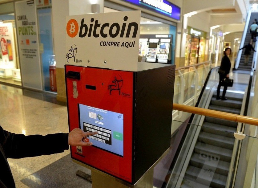 Una empresa catalana colocará un cajero automático de bitcoins en Atenas | Internacionales