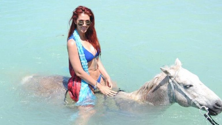 La "mula del glamour" coqueteó en la frontera y la detuvieron | Internacionales