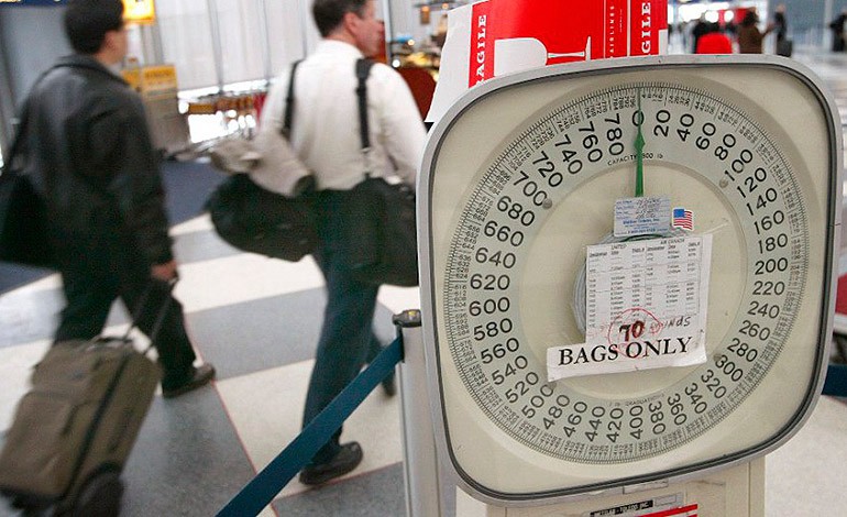 Polémica: aerolínea pesará a los pasajeros | Internacionales