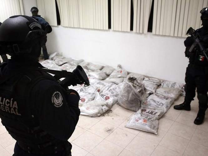 Descubren una tonelada de "cocaína negra" en el aeropuerto de la ciudad de México | Internacionales