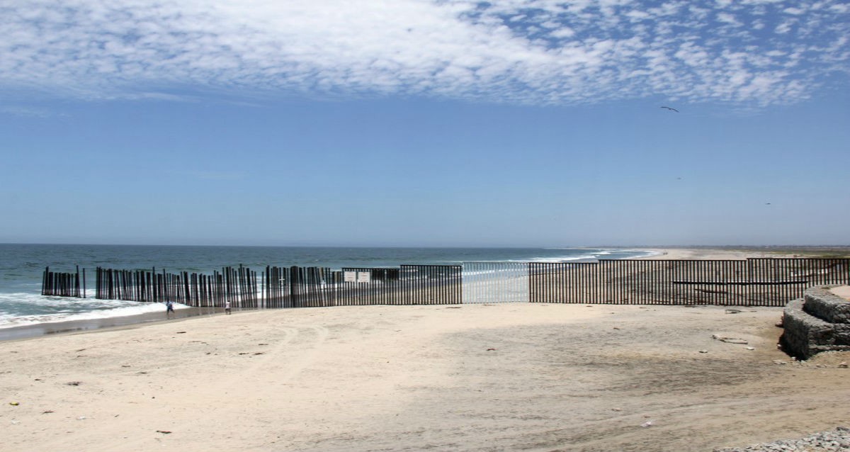 Una artista borró la frontera de Estados Unidos y México | Internacionales