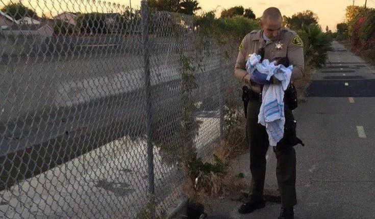 Encuentran a un recién nacida enterrada entre escombros en Los Ángeles | Internacionales