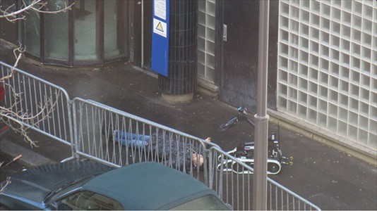 Matan a un hombre que entraba a comisaría de París con cuchillo y chaleco explosivo falso | Internacionales