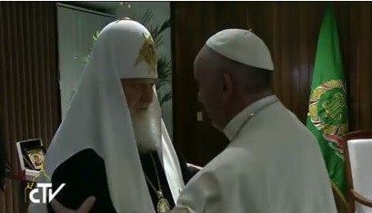El Papa y el patriarca ruso Kiril se abrazaron en un encuentro histórico en Cuba | Internacionales