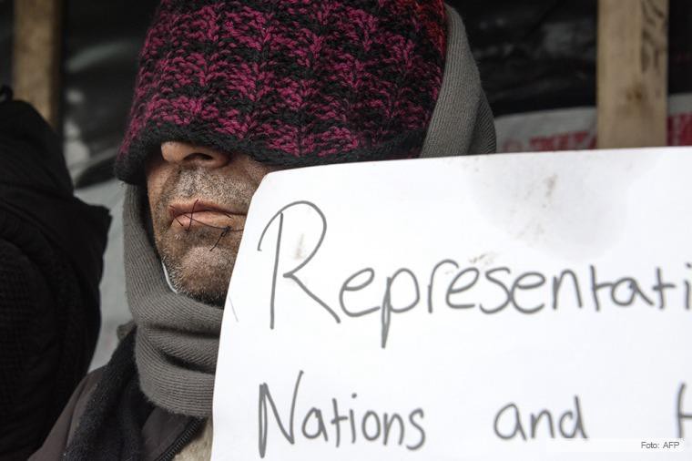 Refugiados se cosieron la boca en la "Jungla de Calais" | Internacionales