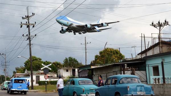 El misterio que rodea la foto del Air Force One en La Habana | Internacionales