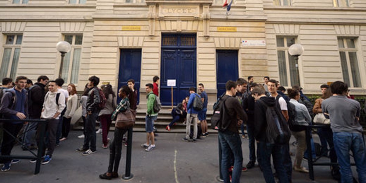 Francia: autorizan a alumnos a fumar en el colegio por temor a los atentados | Internacionales