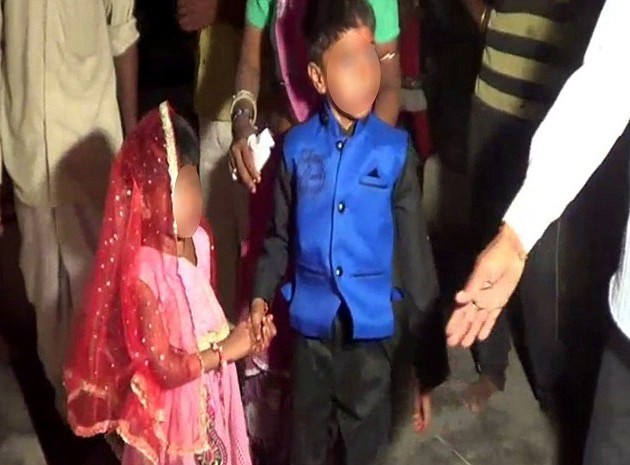 Video: a pesar del llanto, casaron a decenas de niños en la India | Internacionales