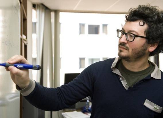 Demoraron un vuelo porque una pasajera confundió a un matemático con un terrorista | Internacionales