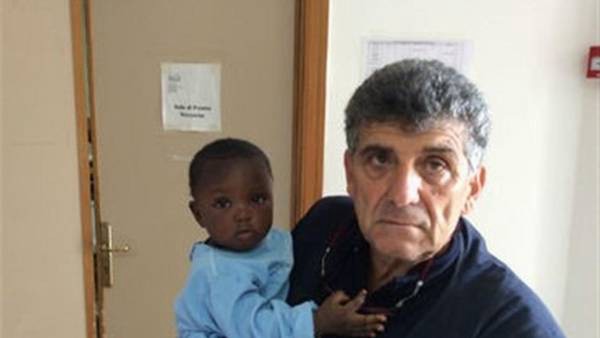 Favour, la beba que llegó sola a Lampedusa, conmueve al mundo | Internacionales