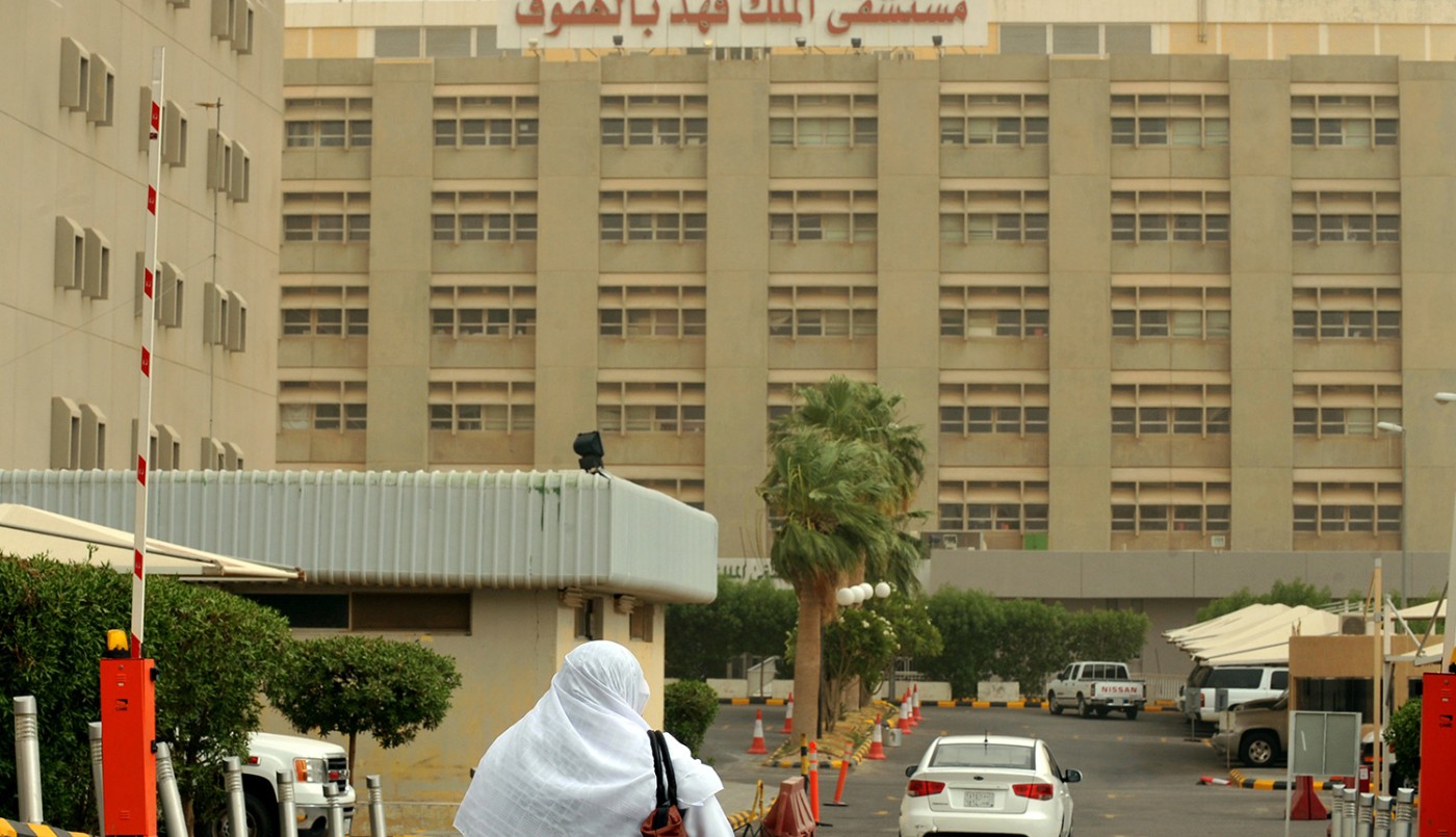 Un hombre saudí dispara al médico que ayudó a su mujer en el parto por haberla visto desnuda | Internacionales