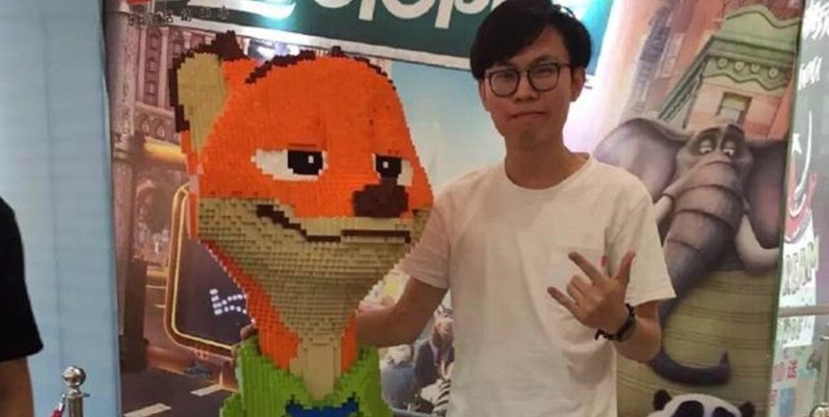 Un nene derribó una escultura de Lego valuada en 13.000 euros | Internacionales