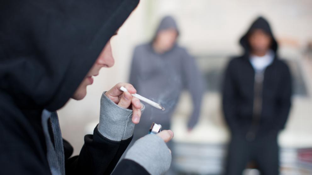 Su padre lo sorprendió con hachís, discutieron, lo descuartizó y puso los restos en valijas | Internacionales