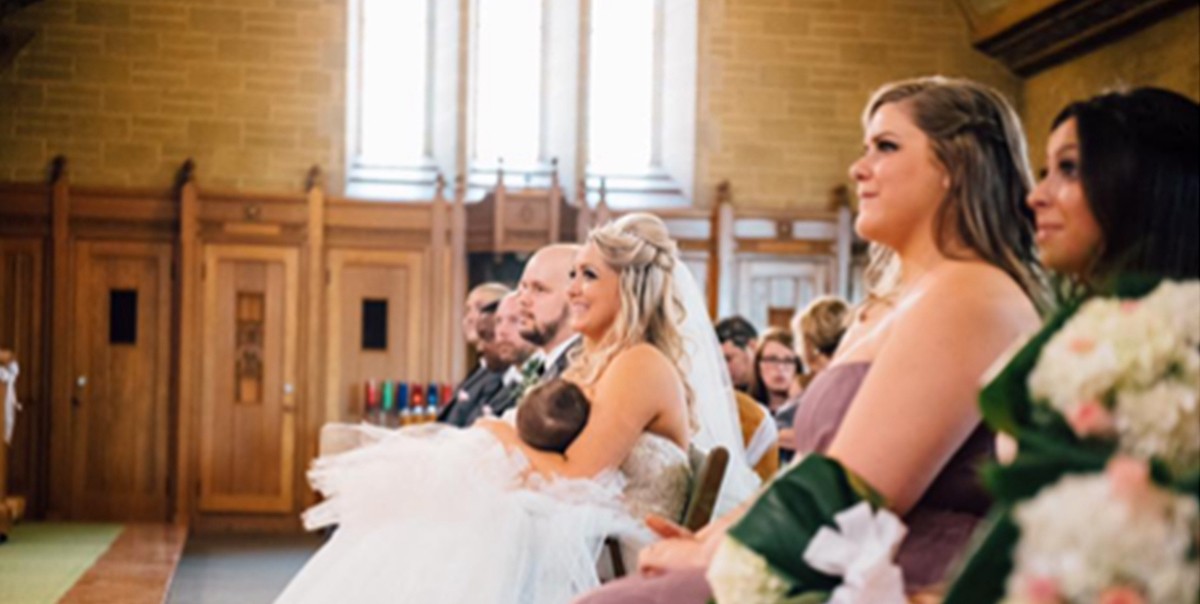 #EsViral: la novia que le dio de amamantar a su bebé mientras se casaba | Internacionales