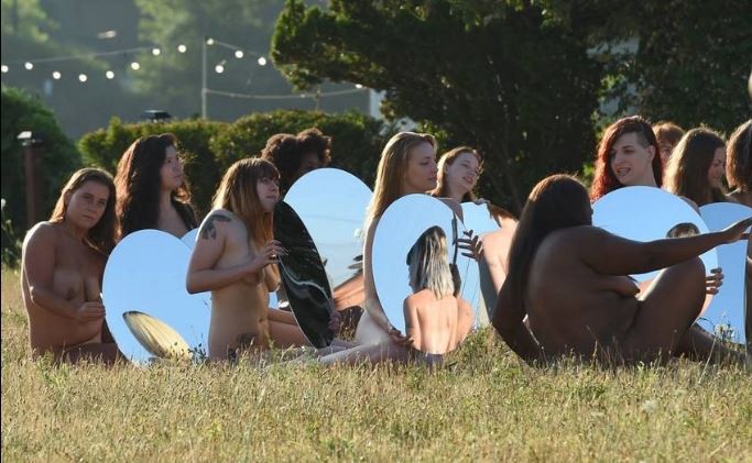 Más de cien mujeres desnudas contra Trump | Internacionales