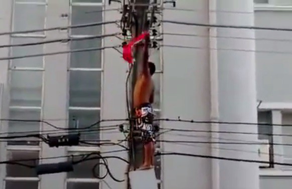 Brasil: se subió a un poste de luz para saludar a Dilma Rousseff y murió electrocutado | Internacionales
