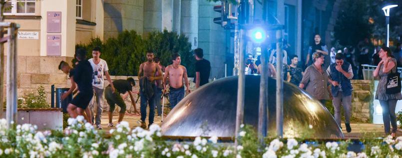 Batalla campal en Alemania entre ultraderechistas y refugiados | Internacionales