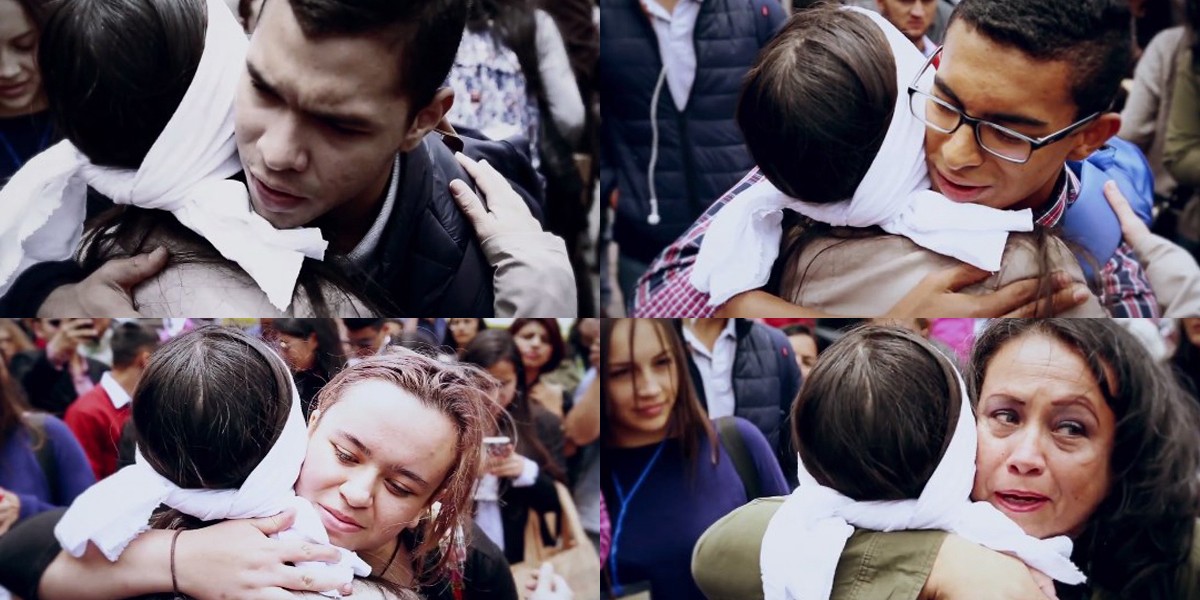 La ex guerrillera de las FARC que da abrazos para pedir perdón | Internacionales