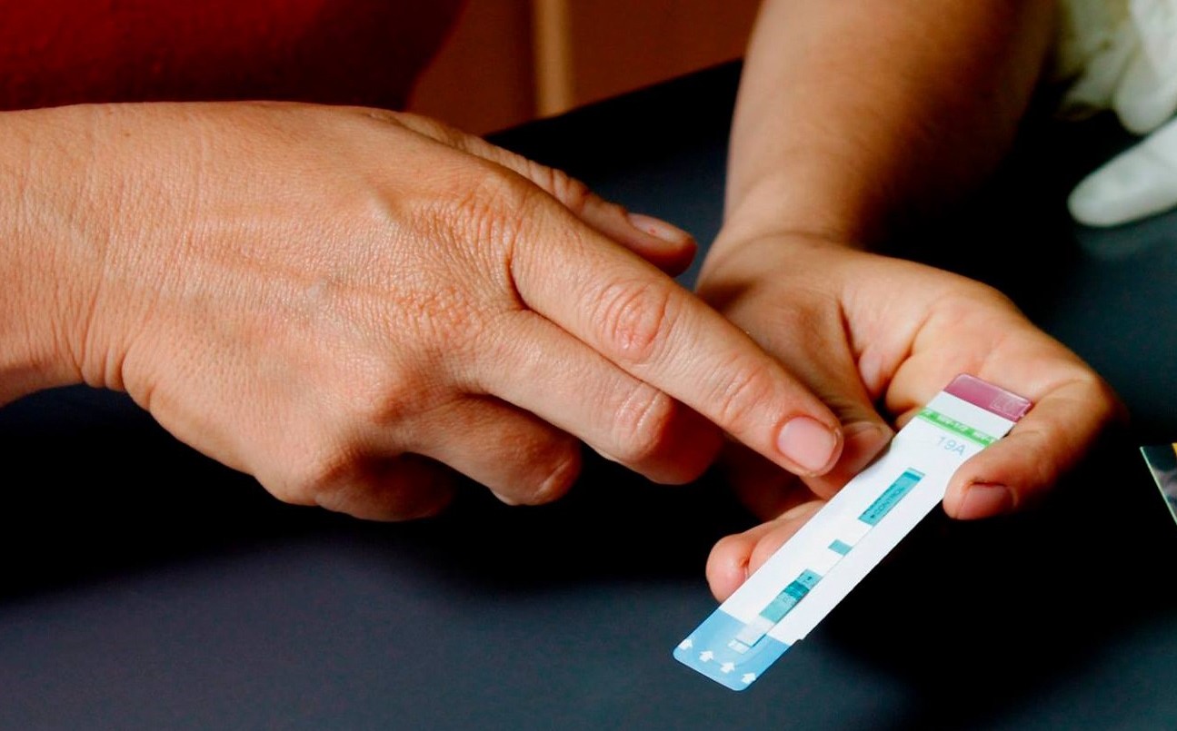 Polémica: venden test rápido de VIH en máquinas expendedoras de una universidad china | Internacionales