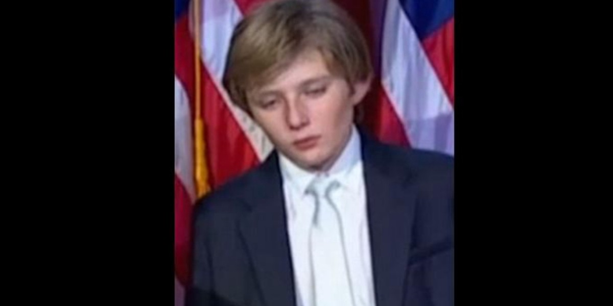 El hijo de Trump casi se queda dormido en medio del discurso | Internacionales