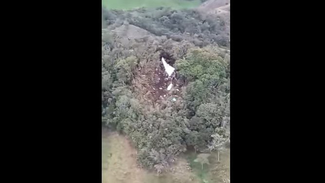 Video: el impactante surco que dejó el avión del Chapecoense al estrellarse contra la montaña | Internacionales