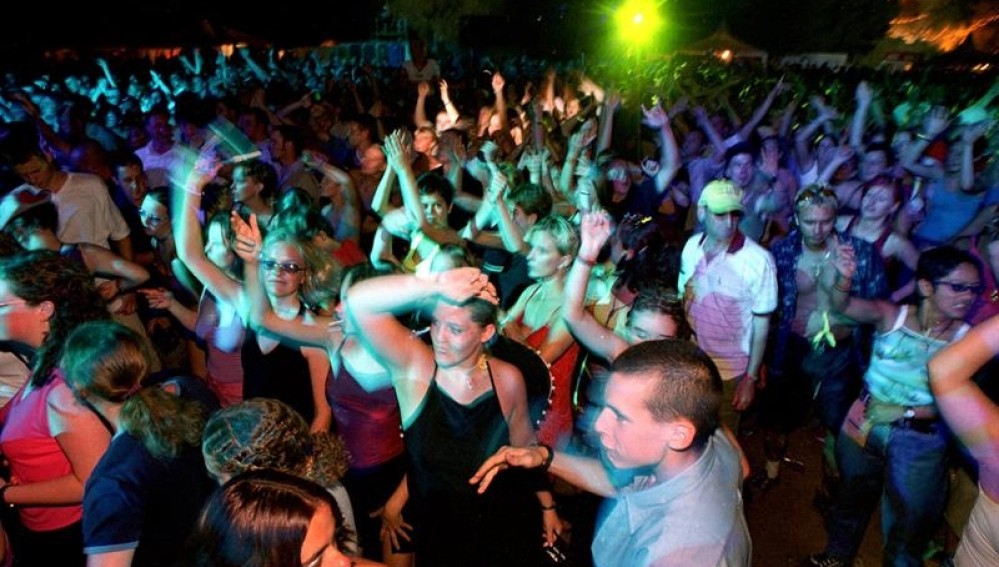 España: boliche ofrece pagar 100 euros a las mujeres que entren sin bombacha | Internacionales